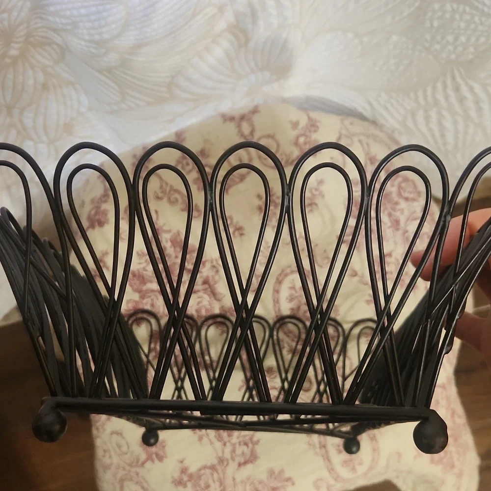 Basket  Black Wire Loop Farmhouse Rustic Cottage Cozy Home Fruit Holder